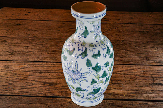 Vintage Chinese Porcelain Vase Antique Floral Ceramic Vase Collectible Home Oriental Decor Classy Flower Pot Perfect Gift Traditional Art